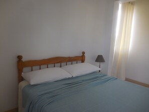 2 chambres, fer et planche à repasser, accès Internet, draps fournis