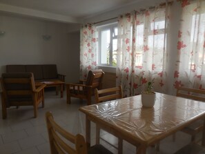 Dining - La Péninsule - Town Apartment in Curepipe 2 (Curepipe)