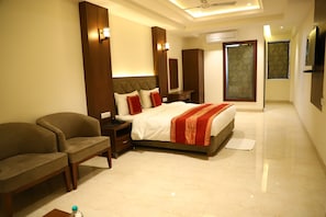 Suite Room | Free WiFi, bed sheets - Lavanya Motel (New Delhi)