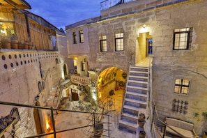 Façade de l’hébergement - soirée/nuit