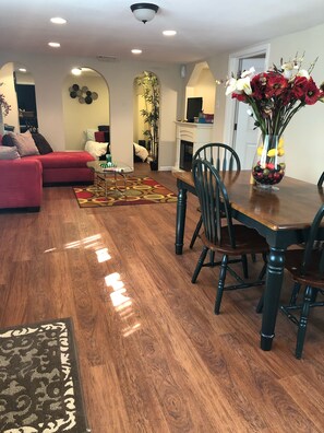 Dining - Affordable & Quiet Living in New Orleans (New Orleans)