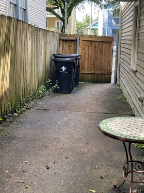 المنطقة المحيطة بالمنشأة