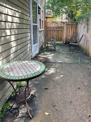 Outdoor dining - Affordable & Quiet Living in New Orleans (New Orleans)