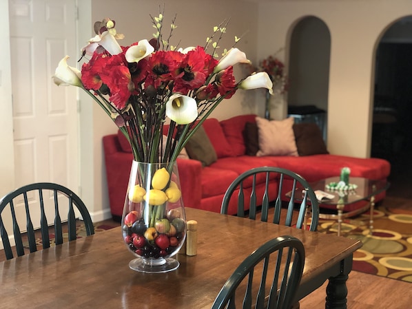 تلفزيون ذكي، مدفأة، ستيريو، شاشة كمبيوتر