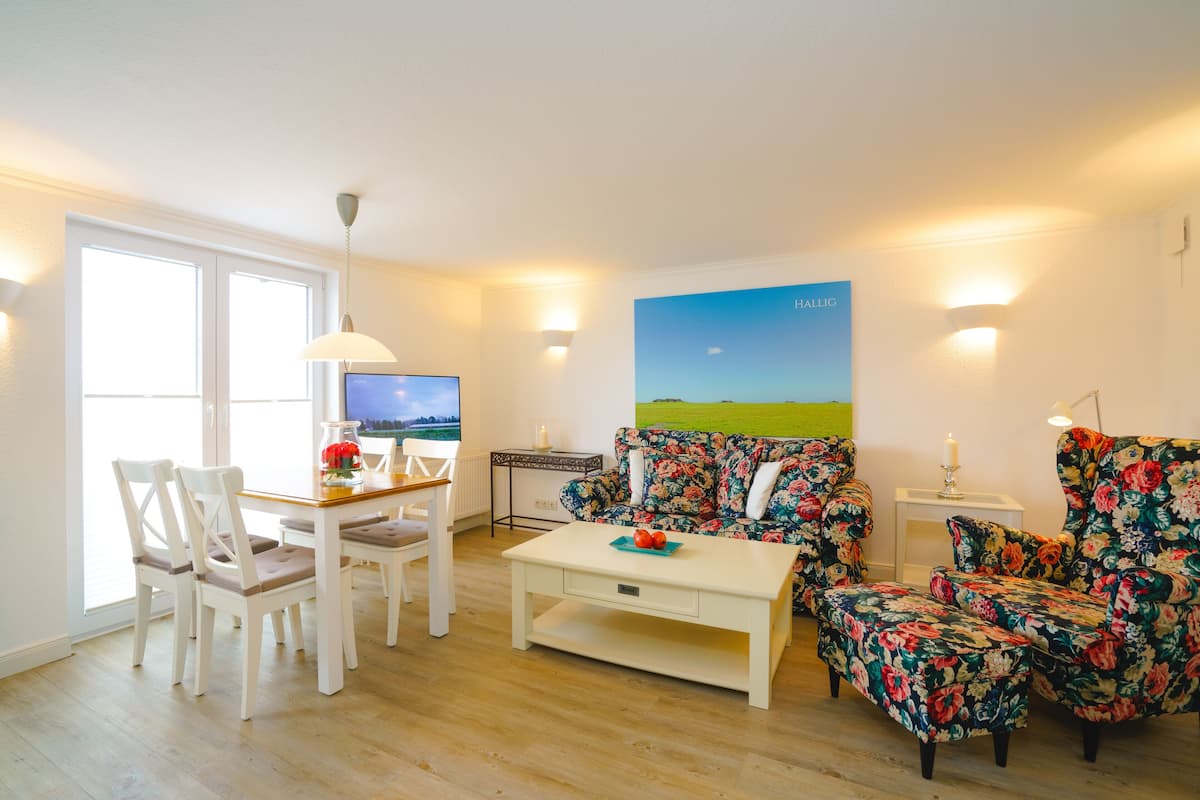 Appartement (Hallig) | Aire de séjour | Téléviseur connecté de 40 po avec télévision par satellite, téléviseur