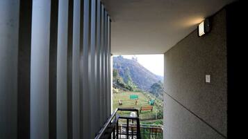 Executive Cottage, Valley View | Garden view