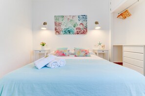 2 habitaciones, tabla de planchar con plancha y cuna de viaje 