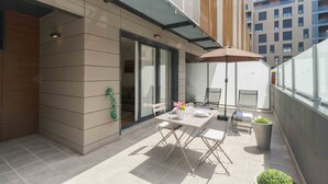 Outdoor dining - Las Vegas | The Rentals Collection (San Sebastián/Donostia)