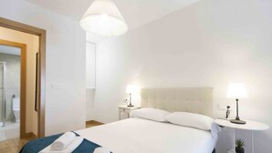 Room - Las Vegas | The Rentals Collection (San Sebastián/Donostia)
