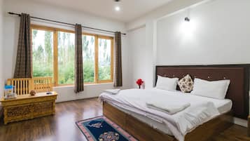 4 bedrooms, desk, free WiFi