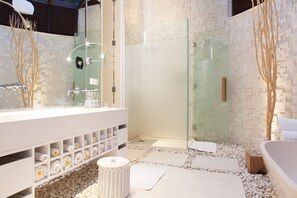 Dusche, Bademäntel