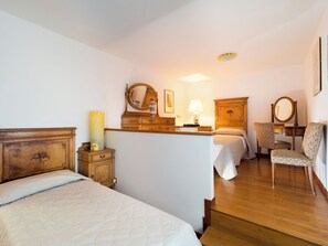 2 chambres, fer et planche à repasser, Wi-Fi, draps fournis