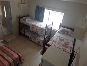 Blackout curtains, iron/ironing board, free WiFi, bed sheets - Pousada Vida E Mar (Balneário Camboriú)