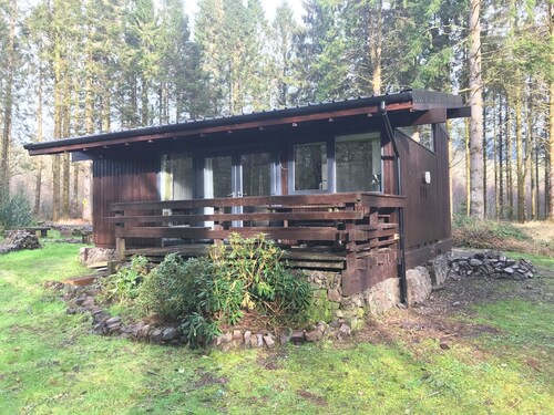 Authentisches Blockhaus in einer schönen Waldlage in der Nähe des atemberaubenden Loch Awe