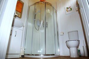 Bathtub, towels