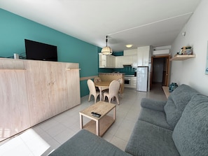 TV - Agi Almadraba 2103 Apartamento for rent in Roses Girona. (Rosas / Roses)