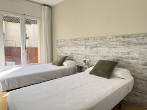 2 slaapkamers, een strijkplank/strijkijzer, gratis wifi, beddengoed