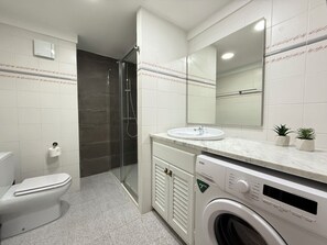 Shower, towels
