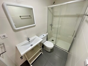 Douche, serviettes fournies