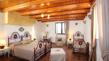 Zimmersafe, Bügeleisen/Bügelbrett, WLAN, Bettwäsche