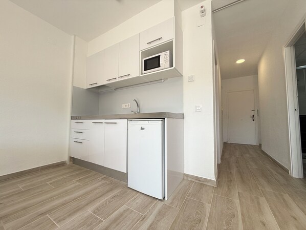 Fridge, microwave, coffee/tea maker, toaster