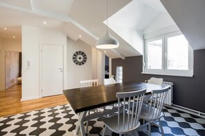 Dining - Amazing design, Huge, Prime location, With Parking (Stari Grad)