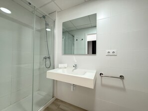 Shower, towels