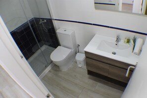 Douche, serviettes fournies