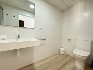 Shower, towels