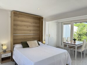 Een strijkplank/strijkijzer, gratis wifi, beddengoed