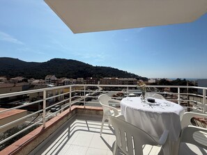 Outdoor dining - Agi Rescator 318 Apartamento for rent in Roses Girona. (Rosas / Roses)