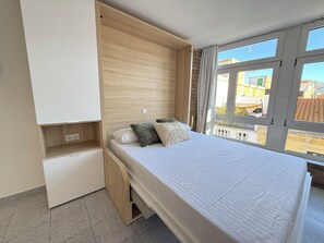 1 slaapkamer, een strijkplank/strijkijzer, gratis wifi, beddengoed