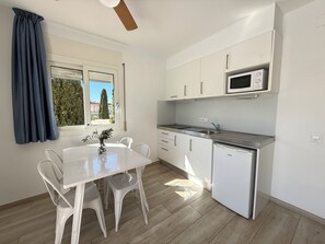 Fridge, microwave, coffee/tea maker, toaster