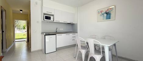 Fridge, microwave, coffee/tea maker, toaster