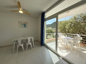Outdoor dining - Agi Rescator 319 Apartamento for rent in Roses Girona. (Rosas / Roses)