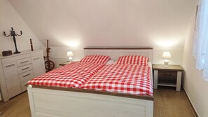 2 bedrooms, iron/ironing board, free WiFi