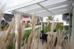 Outdoor dining - Family friendly thatched cottage with 2 bedrooms, fireplace, trampoline & football goal (Zierow)