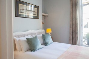 2 bedrooms, iron/ironing board, travel cot, free WiFi