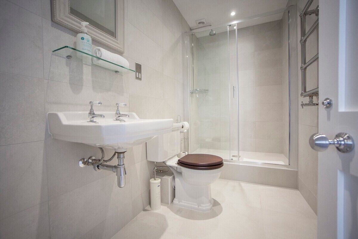 Bathtub, hair dryer, towels