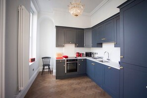 Coffee/tea maker, fridge, microwave, oven