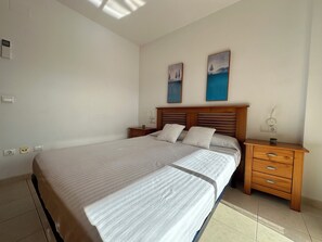 2 dormitorios, tabla de planchar con plancha, wifi gratis y ropa de cama