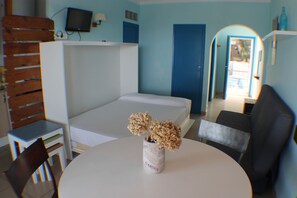 1 chambre, fer et planche Ă repasser, Wi-Fi gratuit, draps fournis