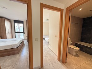 2 habitaciones, tabla de planchar con plancha y wifi gratis 