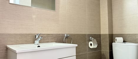 Douche, serviettes fournies
