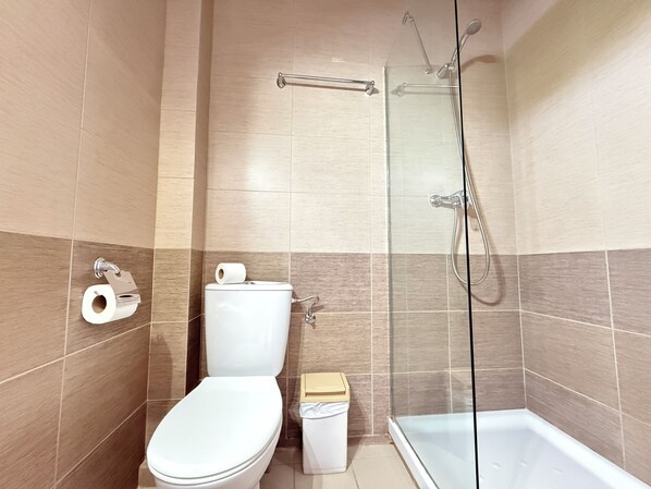 Douche, serviettes fournies