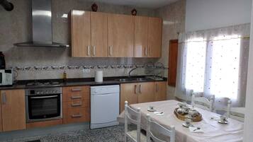 Réfrigérateur, micro-ondes, four, lave-vaisselle