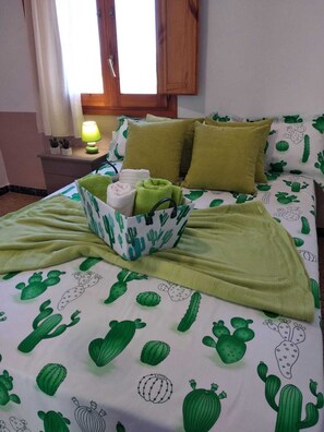 5 slaapkamers, een strijkplank/strijkijzer, gratis wifi, beddengoed