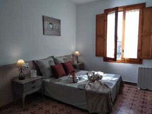 5 عدّة غرف نوم ومكواة/لوح كي وواي فاي مجانًا وملاءات أسرّة