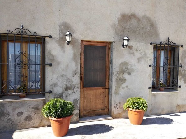 تفاصيل الفندق من الخارج