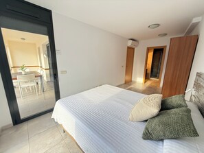 3 slaapkamers, een strijkplank/strijkijzer, gratis wifi, beddengoed
